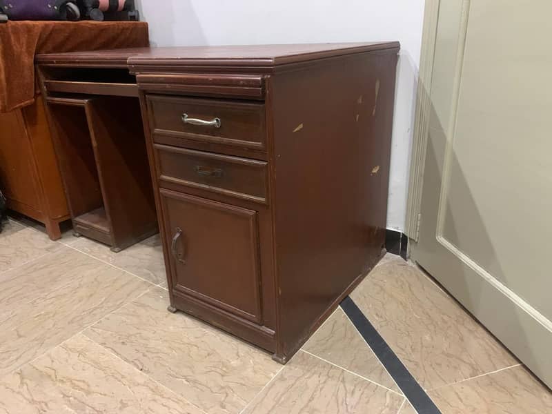 large wooden table /computer table 4