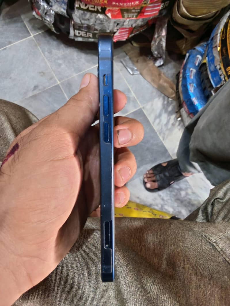 Apple iPhone 12 6