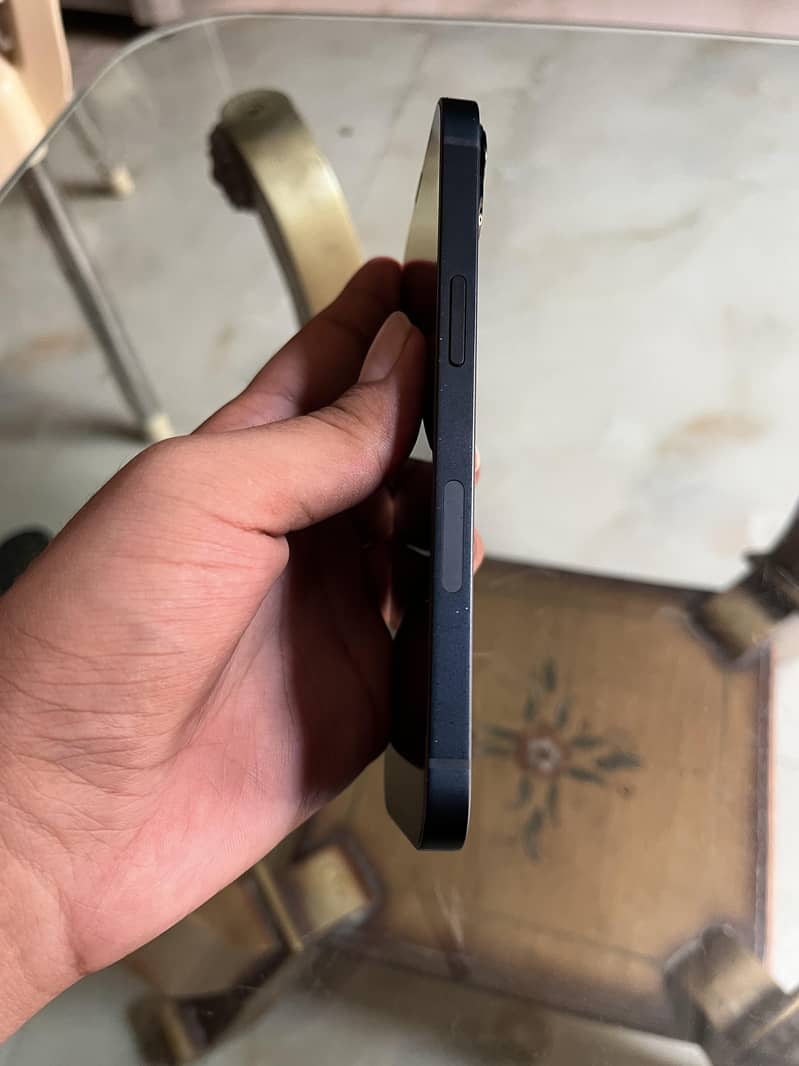 Apple iPhone 13 2