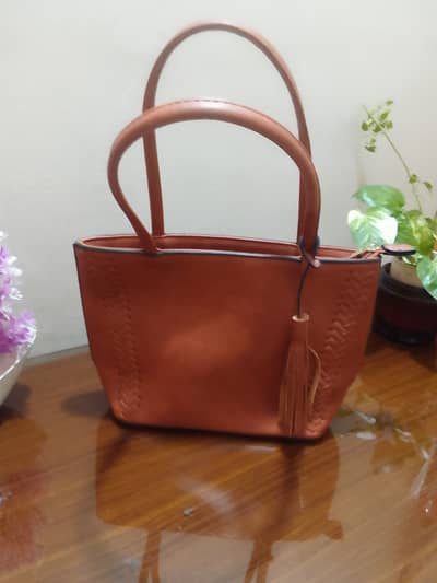 Hand Bag | Leather Bag | 3 Zipper | Good Condition|