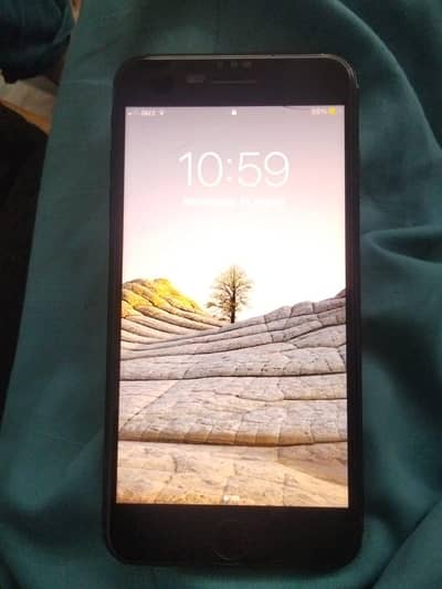 i phone 7 plus 128 Gb PTA official approved Minor glass break