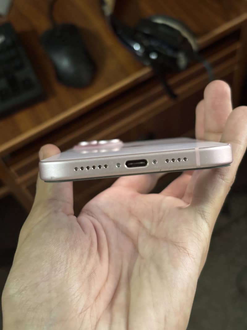 Apple iPhone 15 plus 4