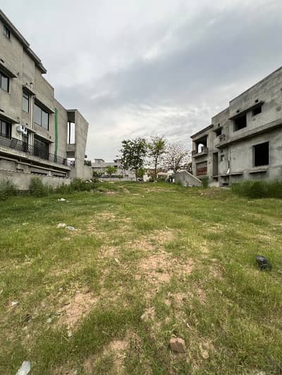 Exclusive 1 Kanal Back Open Plot Ideal For Luxury Living