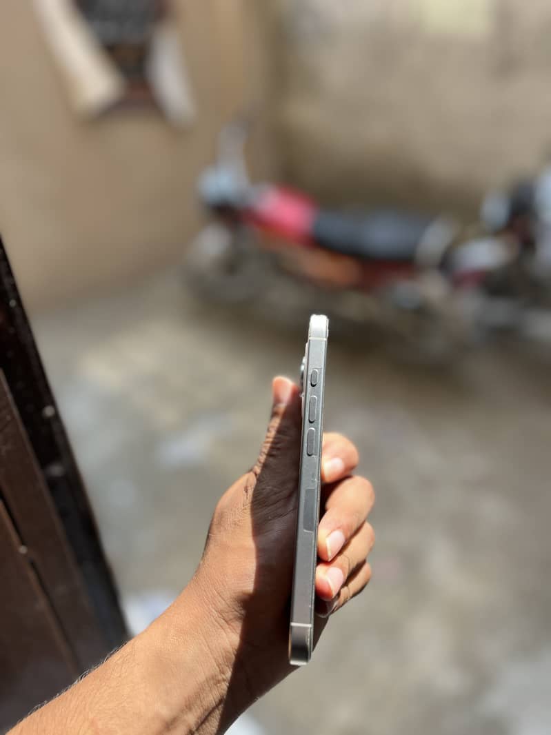 Apple iPhone 16 Pro 5