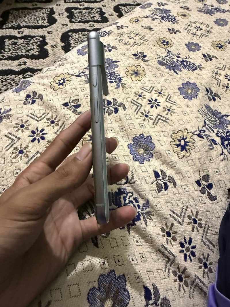Google Pixel 8 3