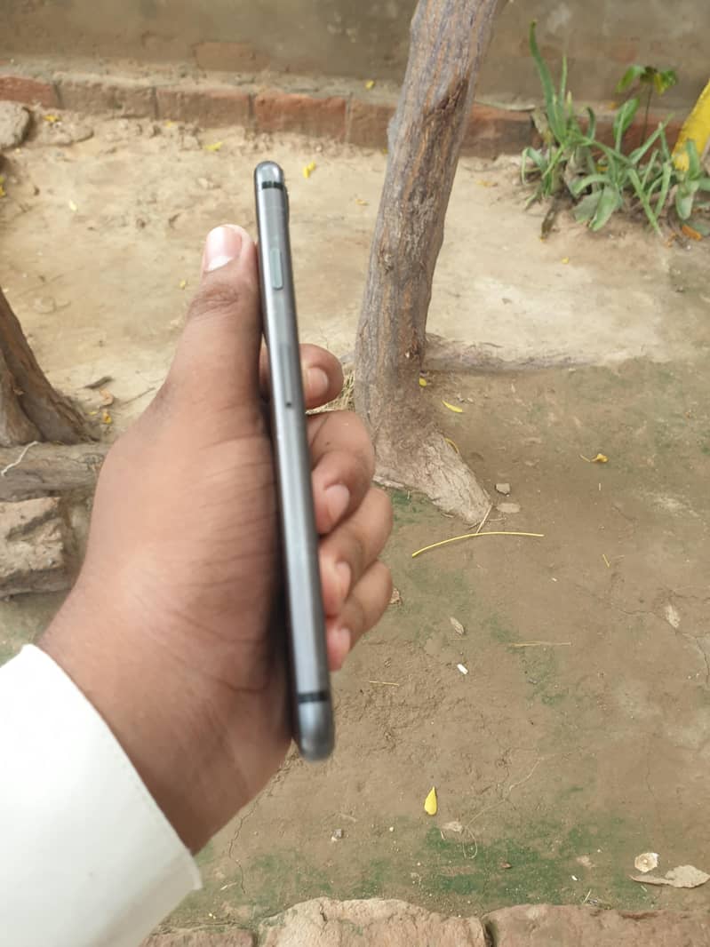 Apple iPhone 8 3