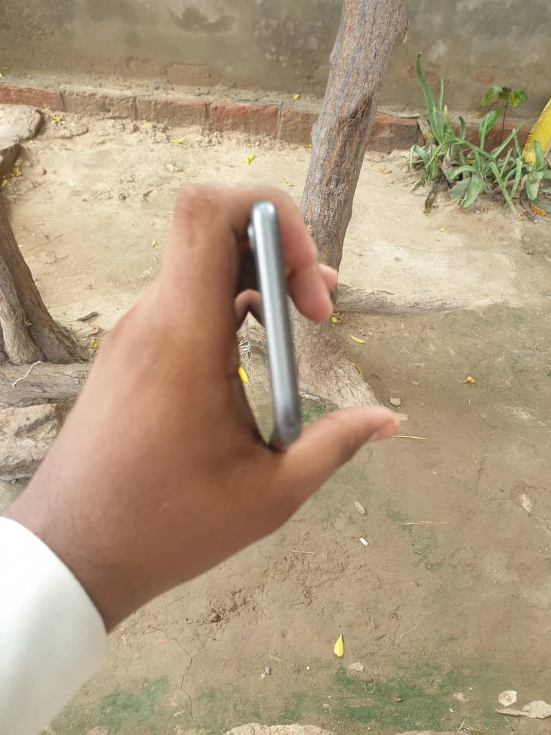 Apple iPhone 8 4