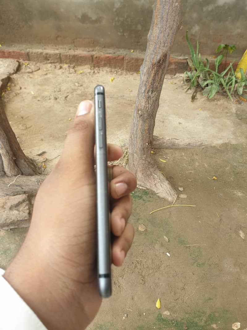 Apple iPhone 8 5
