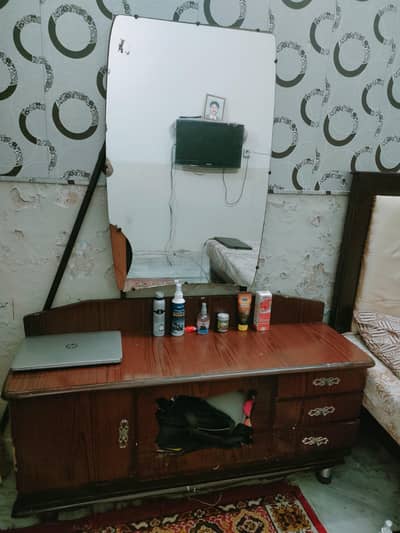 Dressing Table for sale in Good Condition