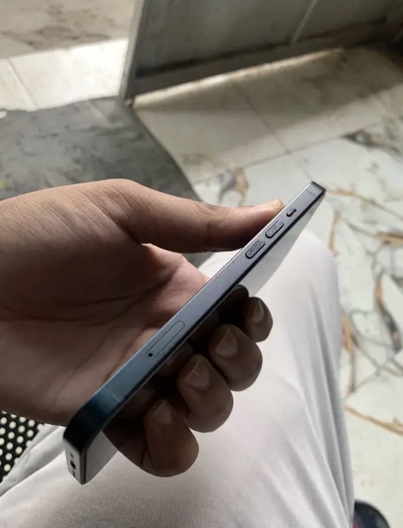 Apple iPhone 13 1