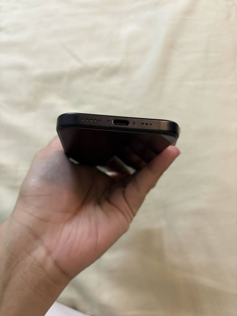 Apple iPhone 15 4
