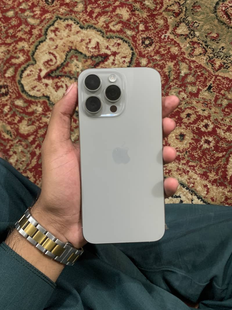 Apple iPhone 15 Pro Max 0