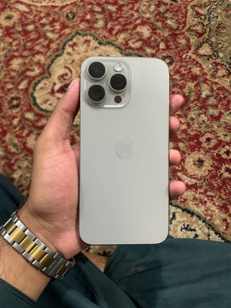 Apple iPhone 15 Pro Max 3