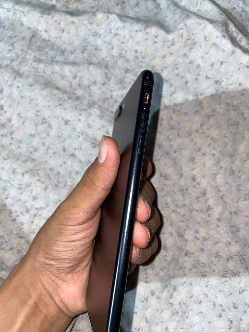 Apple iPhone 7 Plus 1