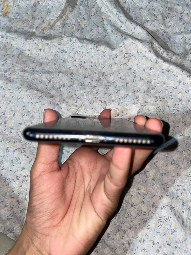 Apple iPhone 7 Plus 3