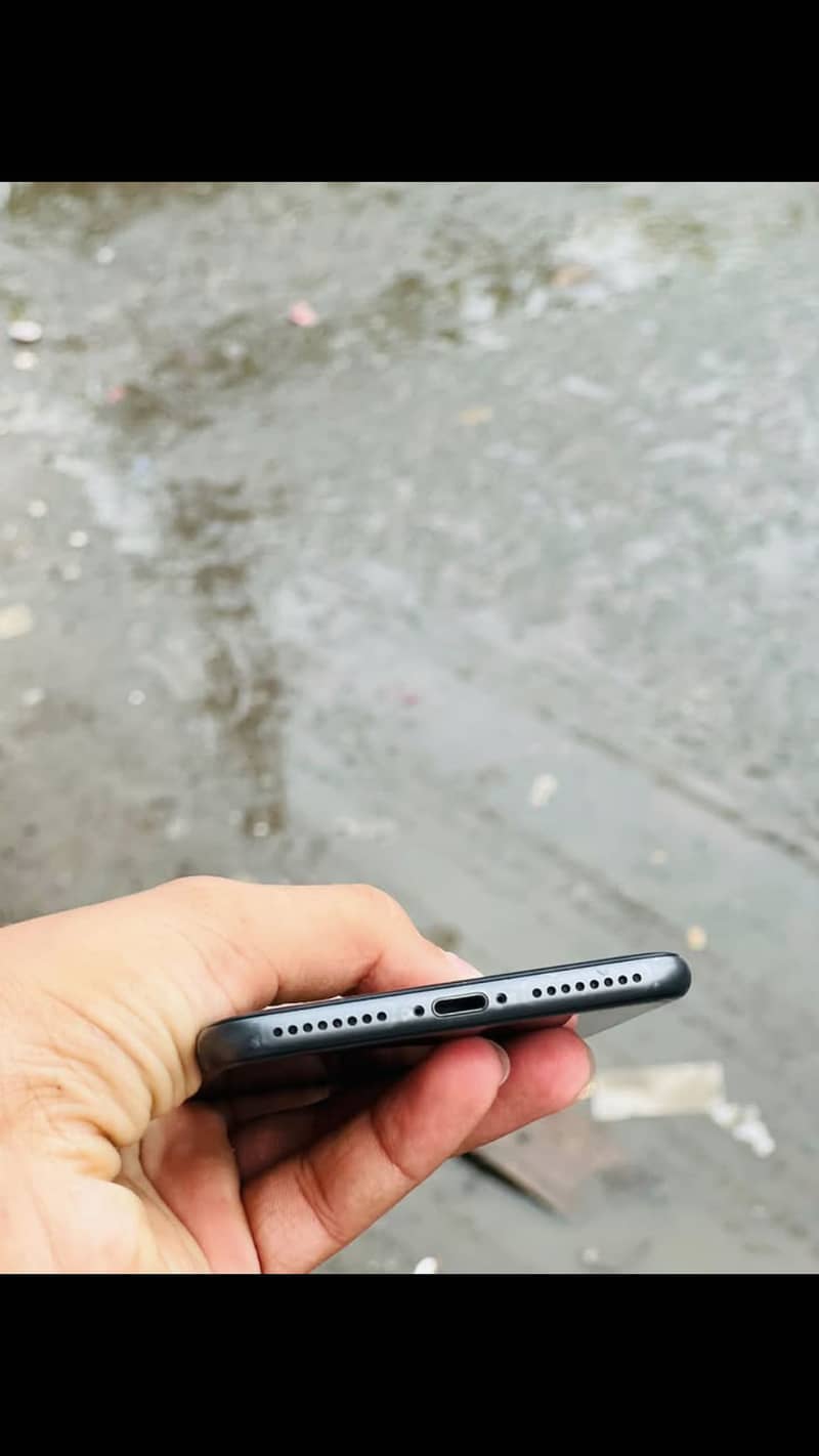 Apple iPhone 8 Plus 3