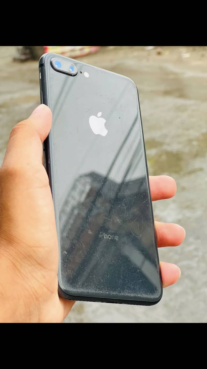 Apple iPhone 8 Plus 4
