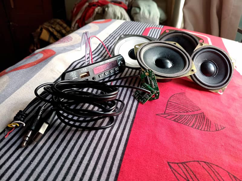 SPEAKER SET 2