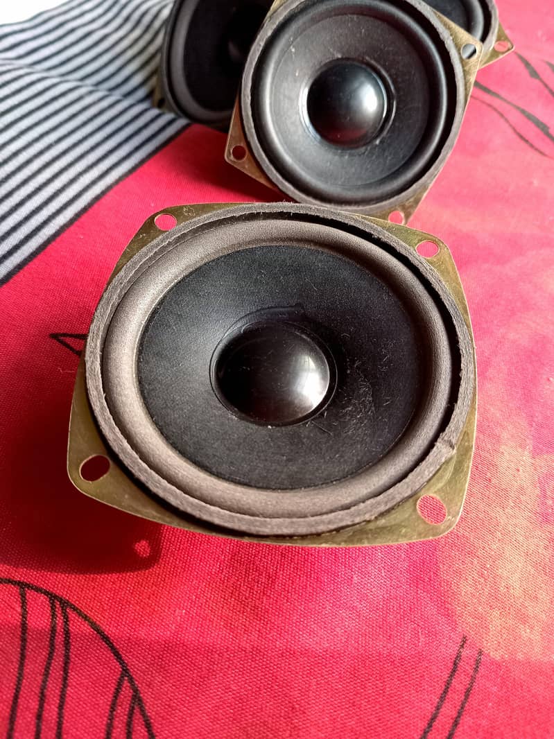 SPEAKER SET 11