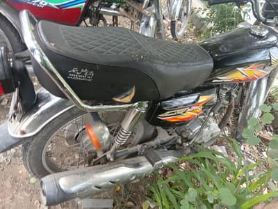 Honda 125 black colour Need cash just buy and drive