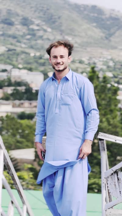 Moje cook ya house helper ke job chahey.