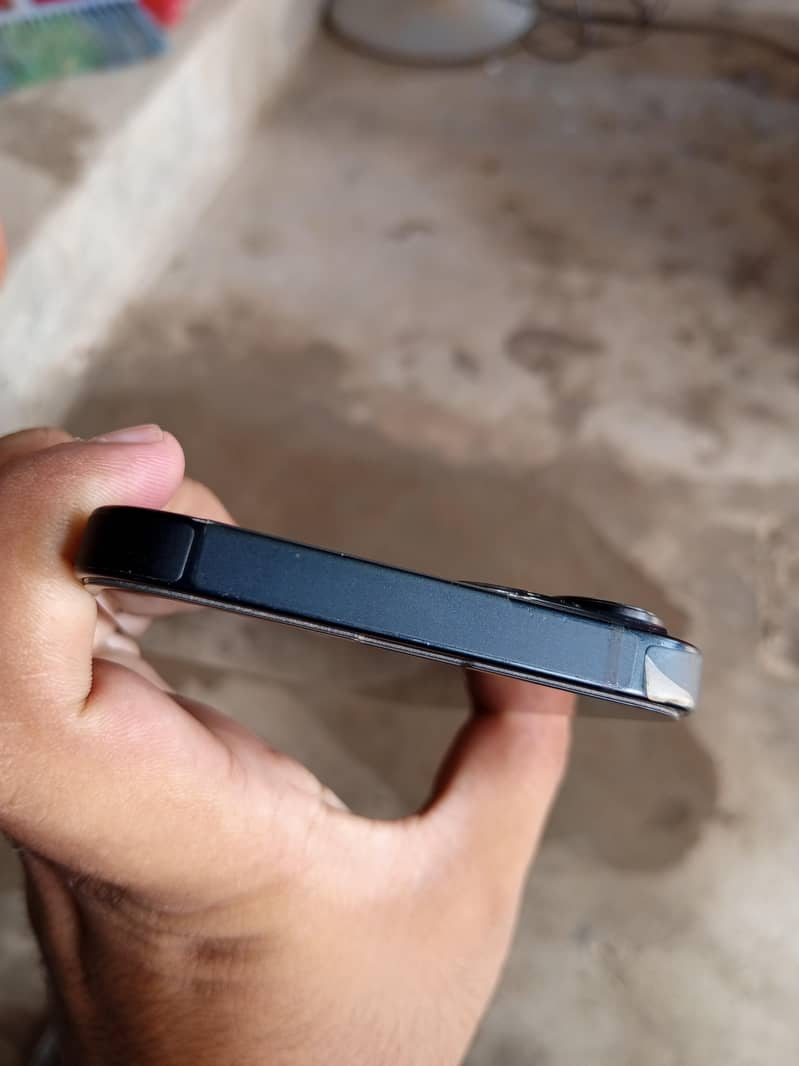 Apple iPhone 13 4