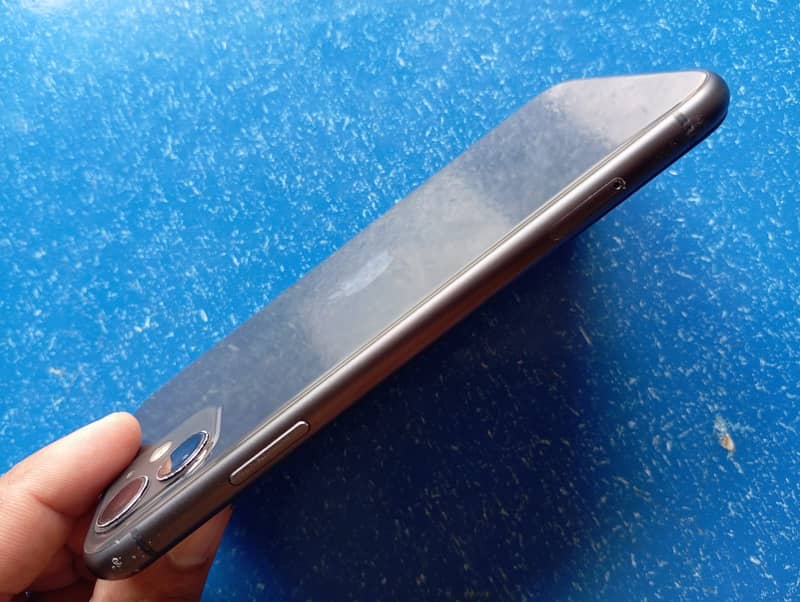 Apple iPhone 11 3