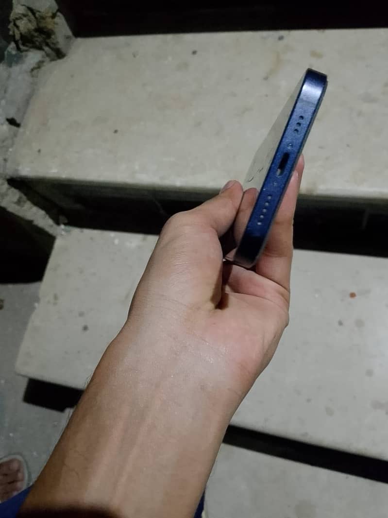 Apple iPhone 12 3