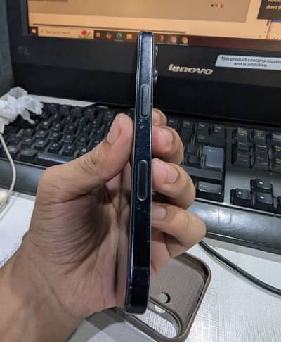 Apple iPhone 16 jv