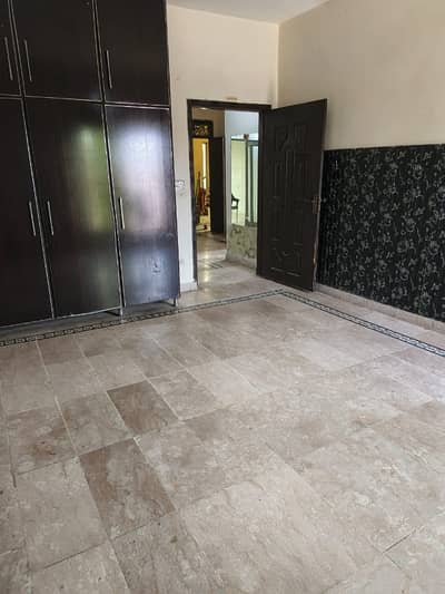 10-Marla 2nd Floor Available For Rent