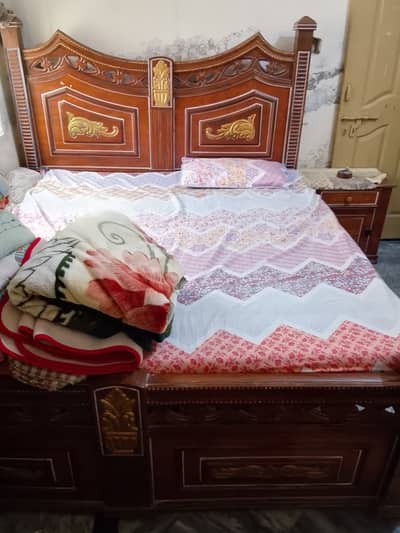 King size  wooden bed