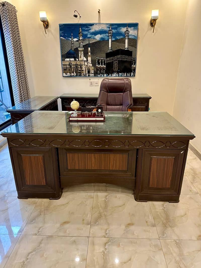 Executive office table set Complete. 0