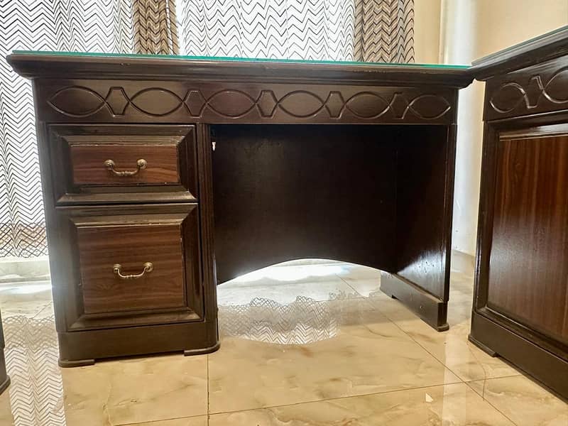 Executive office table set Complete. 5