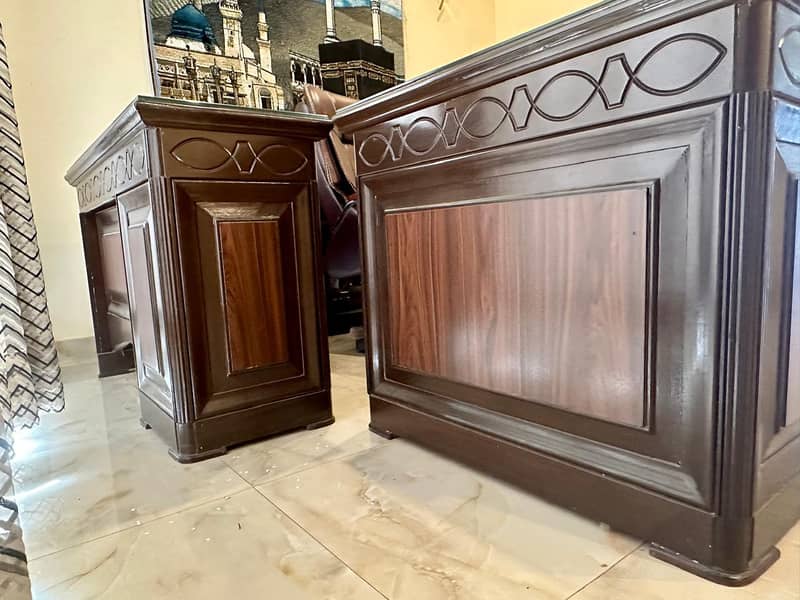 Executive office table set Complete. 7