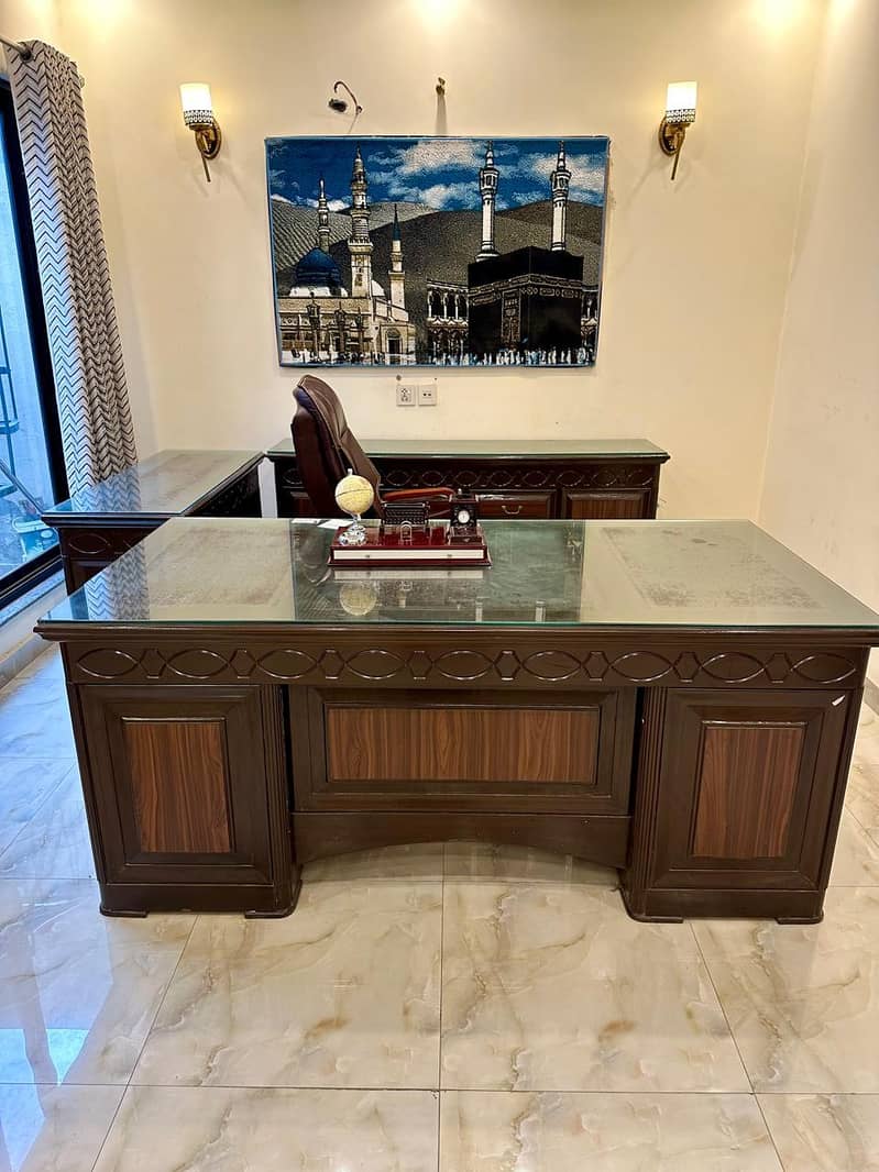 Executive office table set Complete. 9