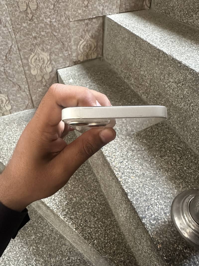 Apple iPhone 13 2