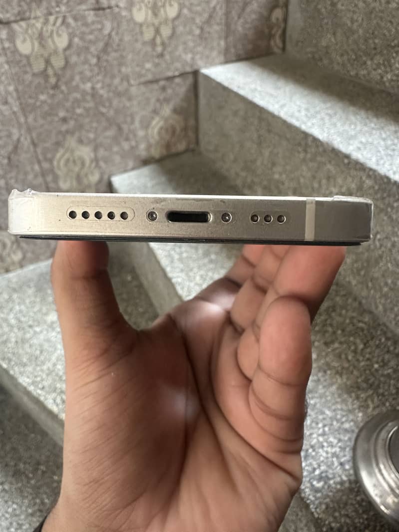 Apple iPhone 13 5