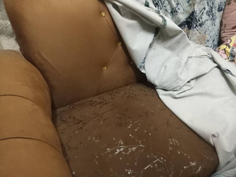 2 sofas 1 large 1 medium 0