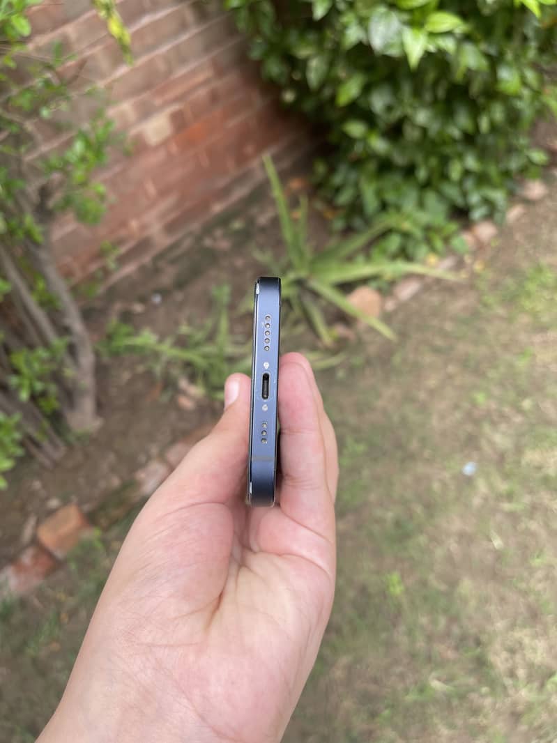 IPHONE 12 4