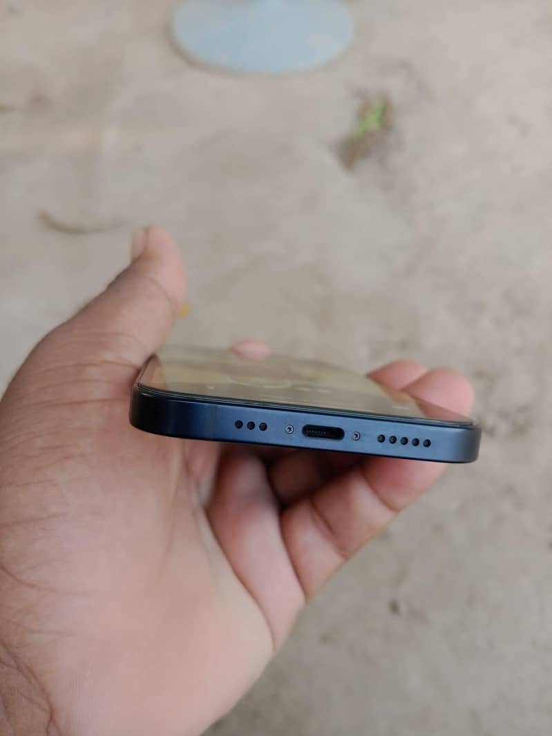 Apple iPhone 12 4