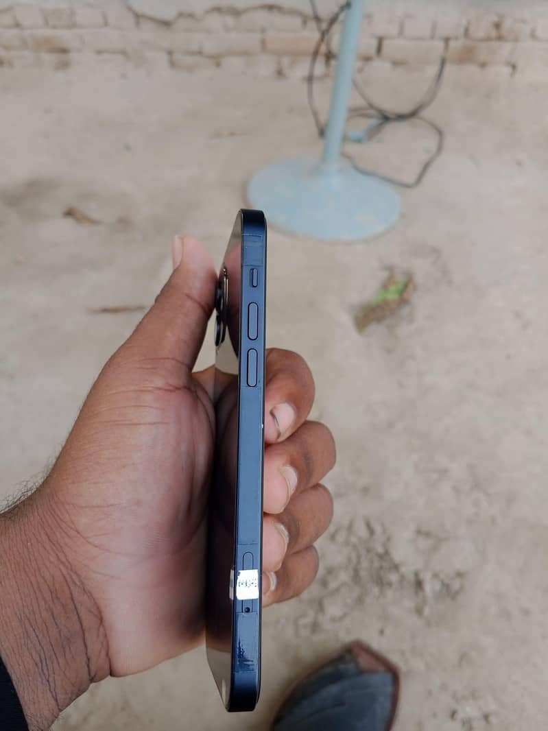 Apple iPhone 12 6