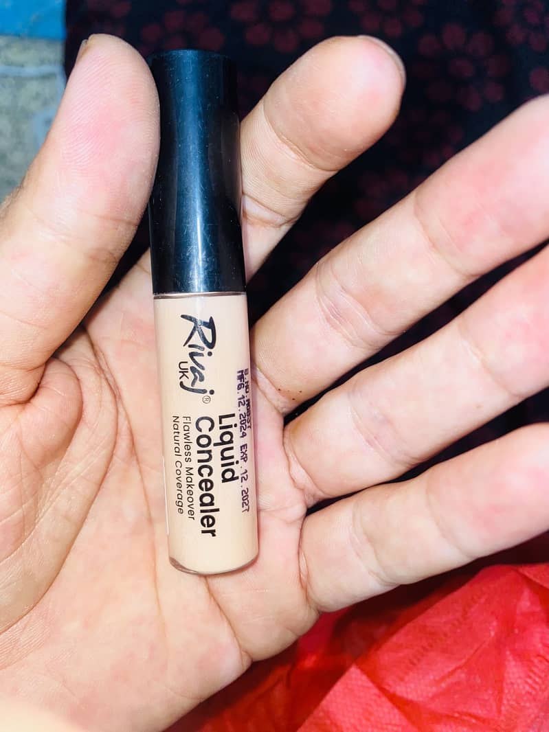 Makeup material 0
