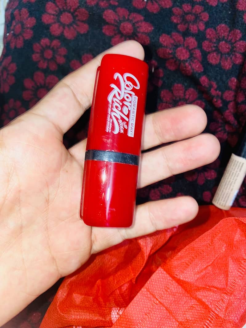 Makeup material 10