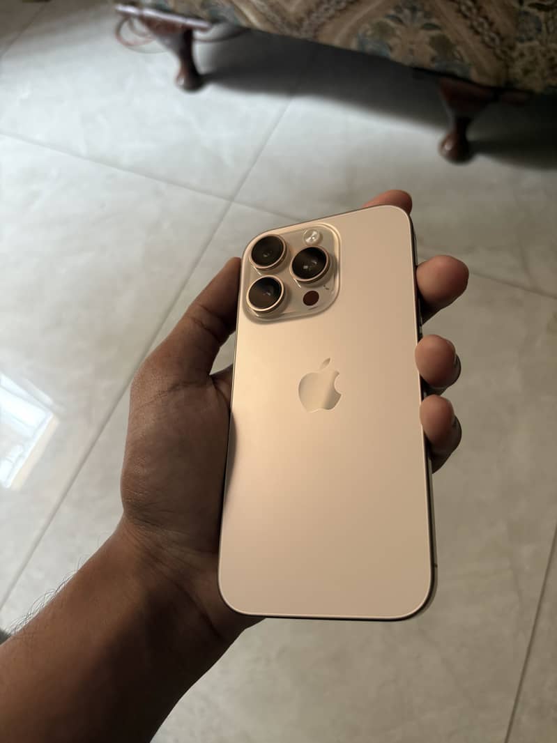 Apple iPhone 16 Pro 0