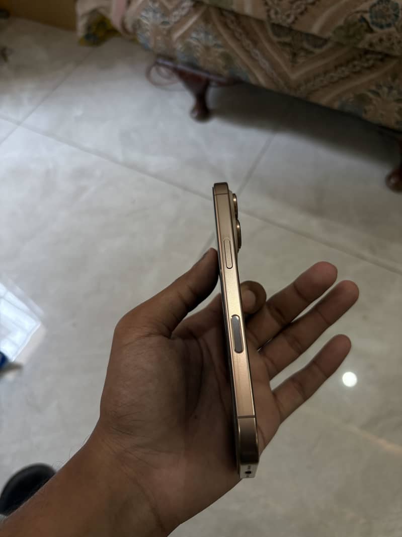 Apple iPhone 16 Pro 6
