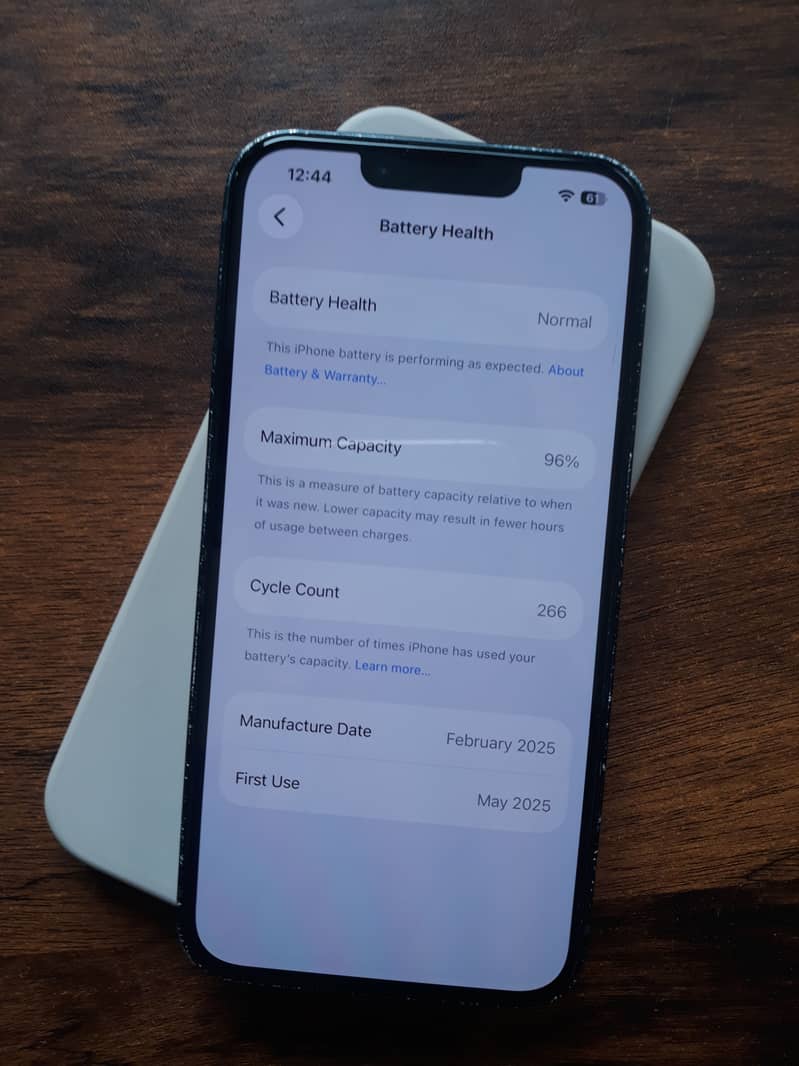 Apple iPhone 16e 0