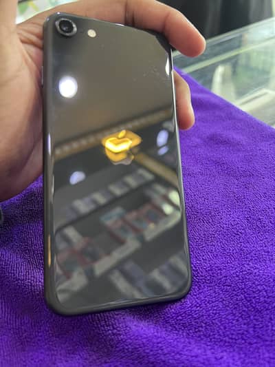 Apple iPhone SE