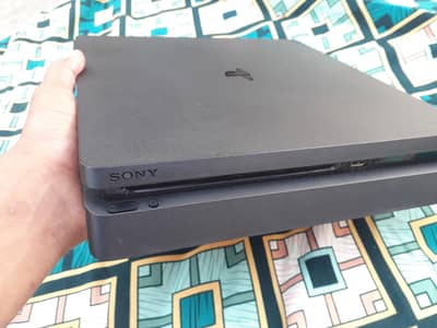 Playstation 4 Slim 500GB with Original Controller and Games