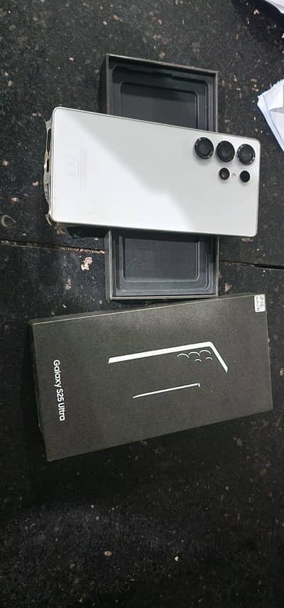 Samsung galaxy s25 ultra with box 12 256 1 sim use 1 time availabel