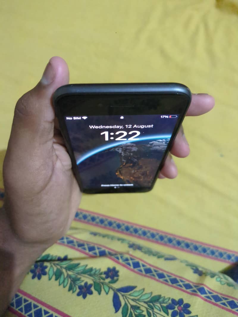 Apple iPhone 8 3